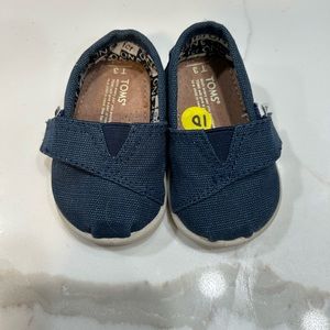 Tiny Toms. Excellent condition. Only worn twice. Size 3.